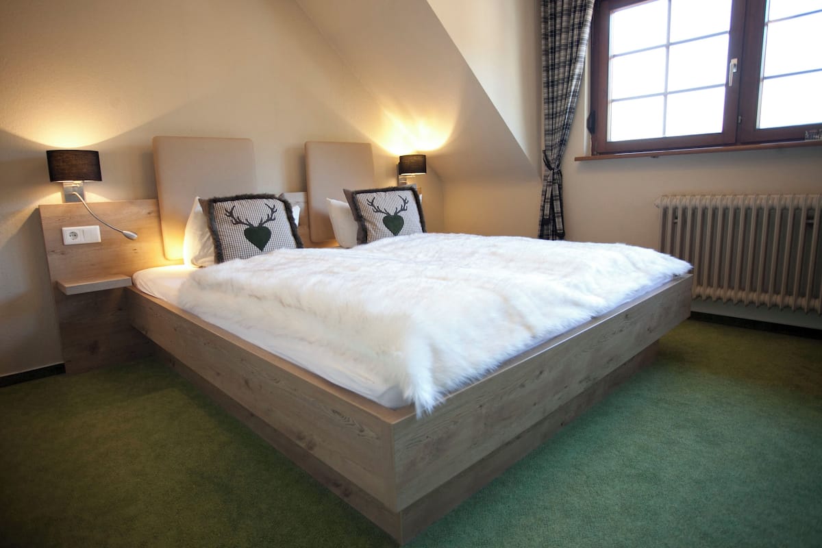 Chambre Double, vue vallée | Coffres-forts dans les chambres, bureau, Wi-Fi gratuit, draps fournis