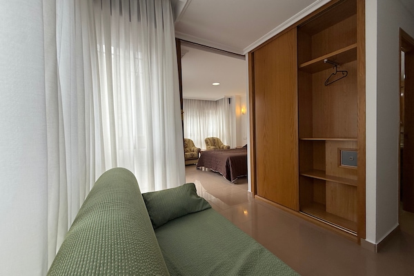 Family Suite | In-room safe, desk