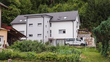 المنشأة من الخارج