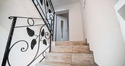 Apartment Malerič with Pool and Wellness