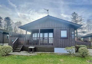 Exterior - Privately Owned Lodge with Hot Tub and Loch Views (Hunters Quay)