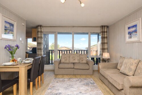 Privately Owned Lodge with Hot Tub and Loch Views