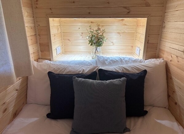 1 bedroom, iron/ironing board, free WiFi, bed sheets - Foundry Farm Arch- pod Inspired Home (Hexham)