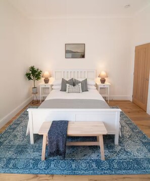 3 habitaciones, escritorio, tabla de planchar con plancha y wifi gratis 