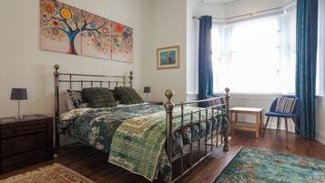2 bedrooms, iron/ironing board, free WiFi, bed sheets