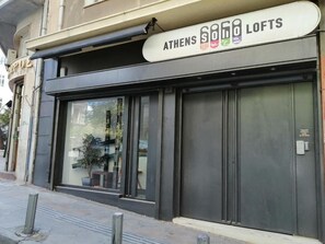 A building with a sign reading "ATHENS SOHO LOFTS". - Super 8 (Athens)