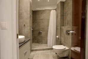 Bathroom - Super 8 (Athens)