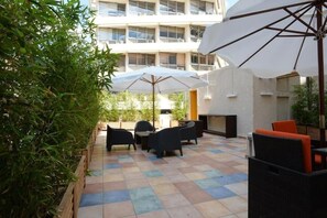 Terrace/patio - Super 8 (Athens)