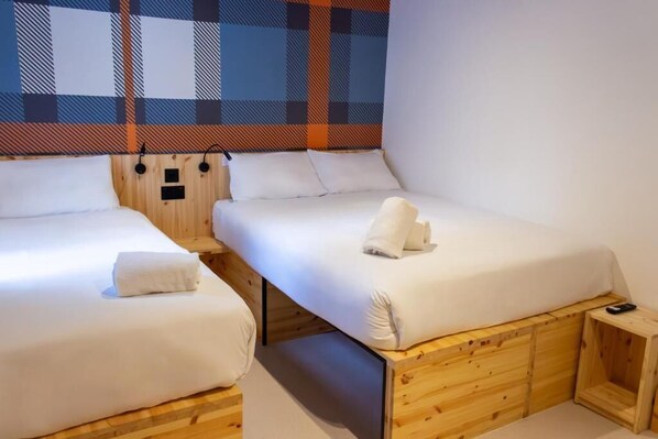 Family Triple Room - EasyHotel Paddington (London)