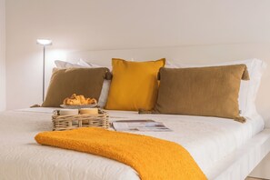 2 bedrooms, free WiFi, bed sheets - Como Loft & Charme - One Bedroom Apartment, Sleeps 4 (Como)
