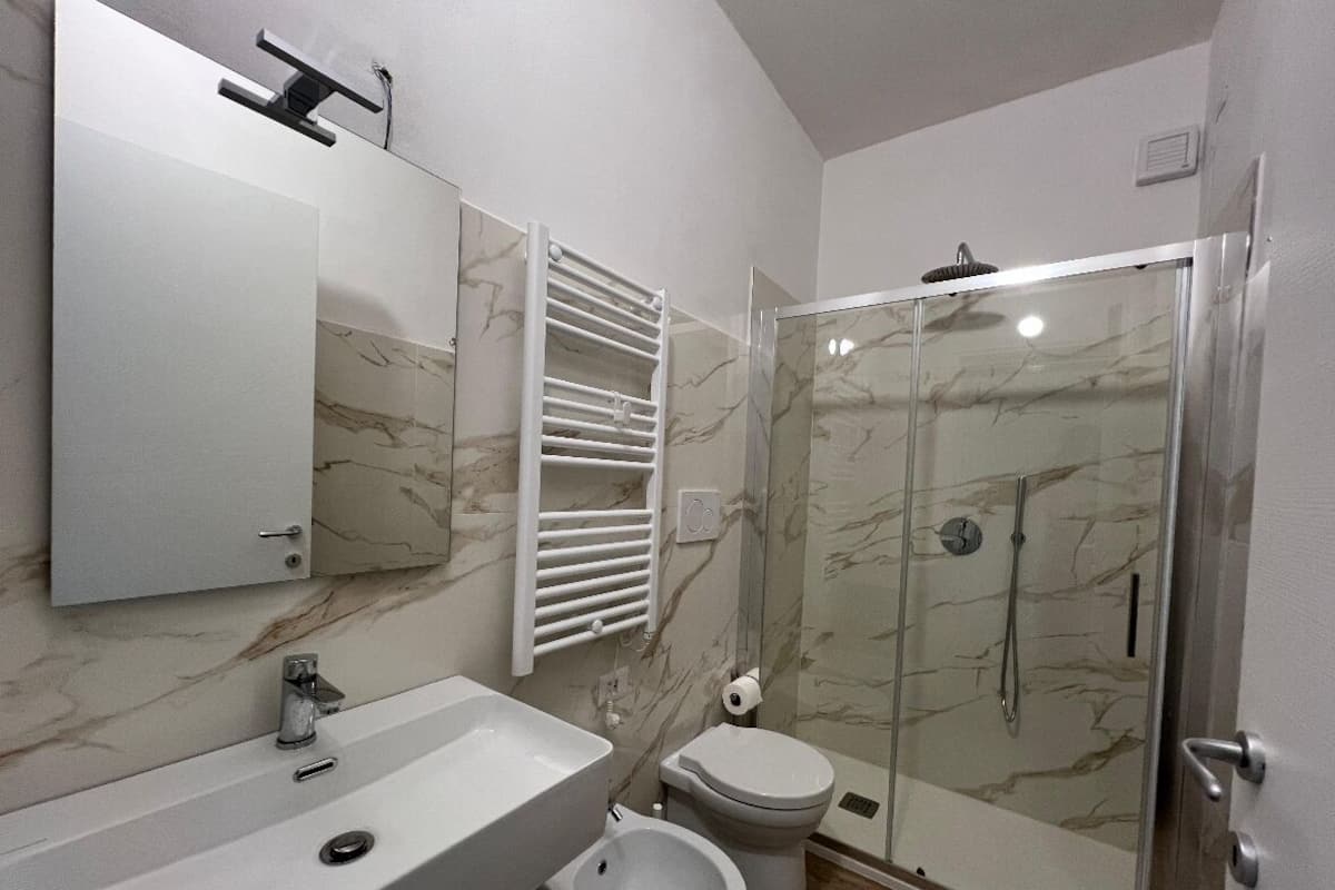 Double Room | Bathroom | Free toiletries, hair dryer, towels, soap