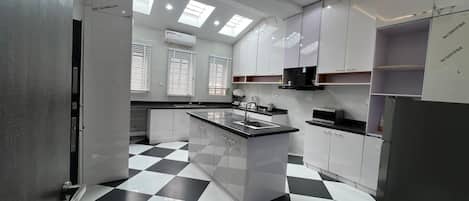 Deluxe Apartment | Private kitchen