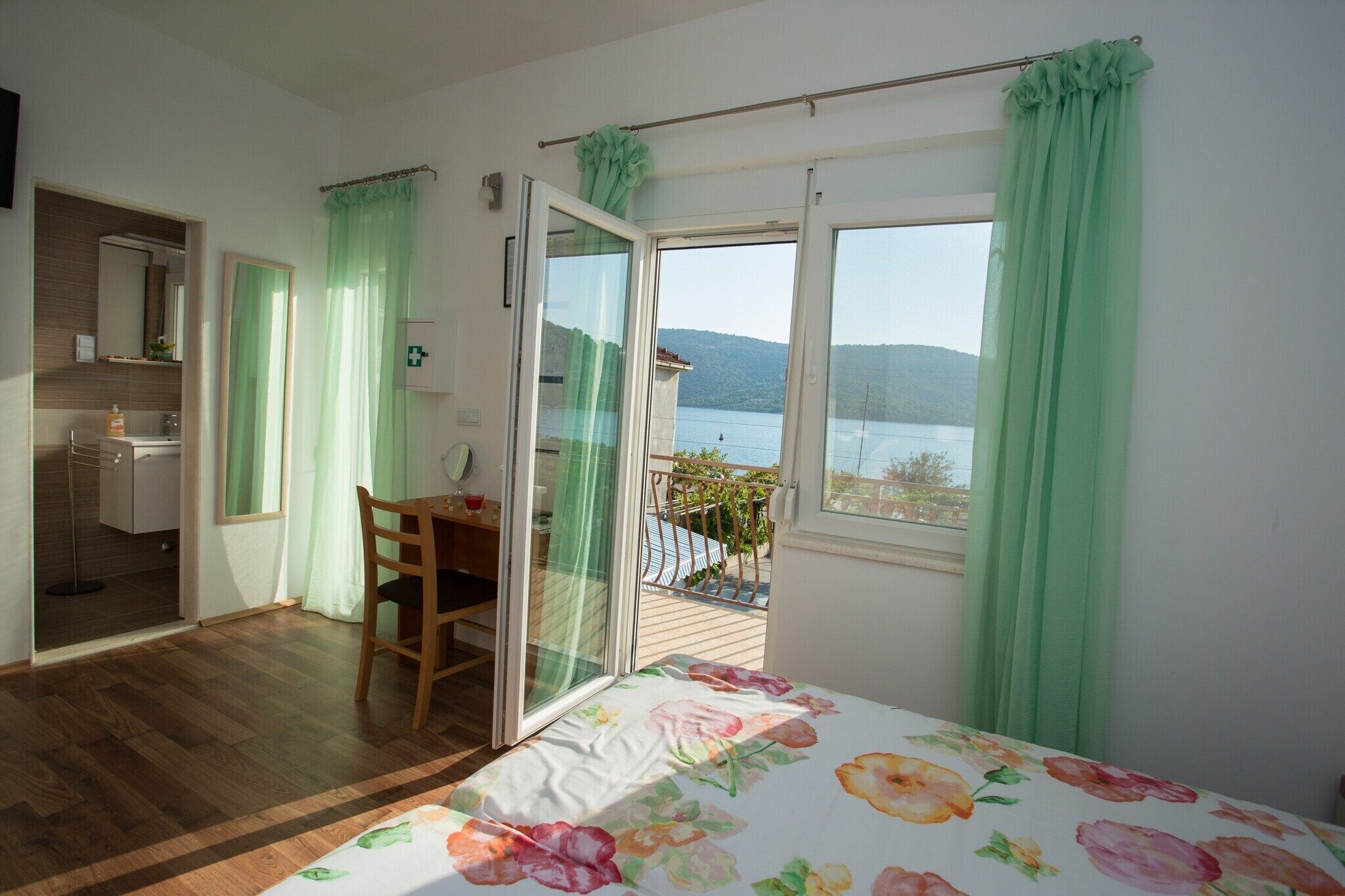 4 bedrooms, iron/ironing board