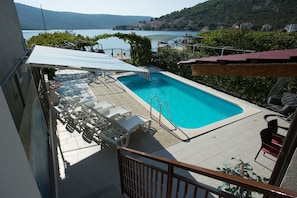 Pool - Beachfront Holiday Home with pool MaMi (Poljica)