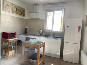 A compact kitchen with a microwave, coffee maker, sink, and refrigerator. - Relaxing seaside weekend with private Jacuzzi (Jard-sur-Mer)