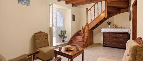 Villa, 3 Bedrooms, Smoking, Balcony | Living room