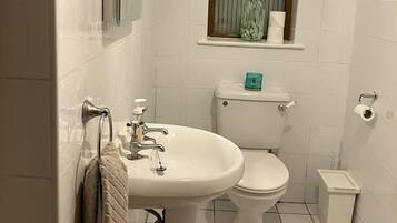 Room, Accessible, Balcony | Bathroom