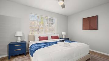 1 dormitorio, tabla de planchar con plancha, wifi y ropa de cama