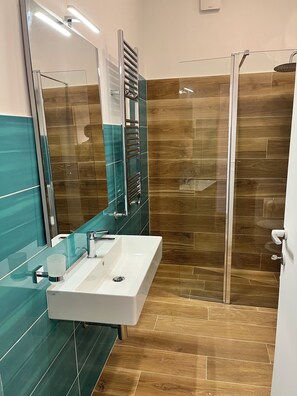 Shower, hair dryer, bidet, towels - In historic Garbatella, one of the most characteristic neighborhoods of Rome (Roma)