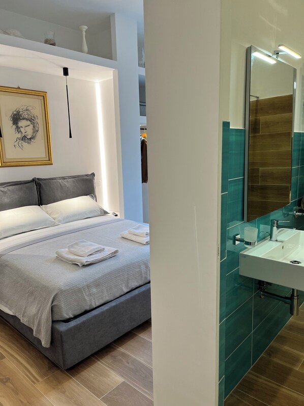 Fer et planche à repasser, accès Internet, draps fournis