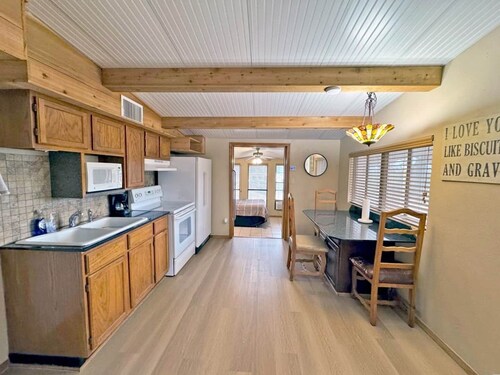 Cozy 3 Bedroom Lodge w/Firepit | Lake Buchanan