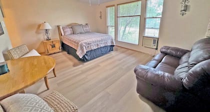 Cozy 3 Bedroom Lodge w/Firepit | Lake Buchanan
