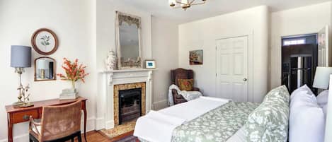 1 habitación, escritorio, tabla de planchar con plancha y wifi