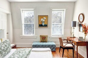 1 bedroom, desk, iron/ironing board, WiFi - 1872 Historic King Suite | Live Oak Views! (Savannah)