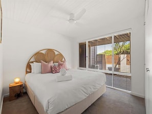 4 Schlafzimmer, Bügeleisen/Bügelbrett, WLAN, Bettwäsche