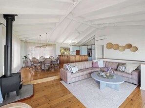 Fernseher, Kamin