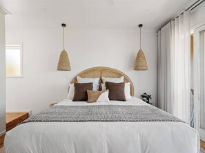 5 habitaciones, tabla de planchar con plancha, wifi y ropa de cama 