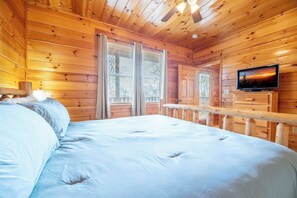 6 bedrooms, desk, iron/ironing board, travel cot - Fun 6BD Lodge w/ VIEWS | Theater + Games + Hot Tub (Sevierville)