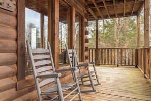 Terrace/patio - Fun 6BD Lodge w/ VIEWS | Theater + Games + Hot Tub (Sevierville)