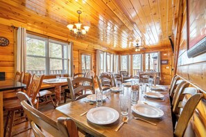 Dining - Fun 6BD Lodge w/ VIEWS | Theater + Games + Hot Tub (Sevierville)