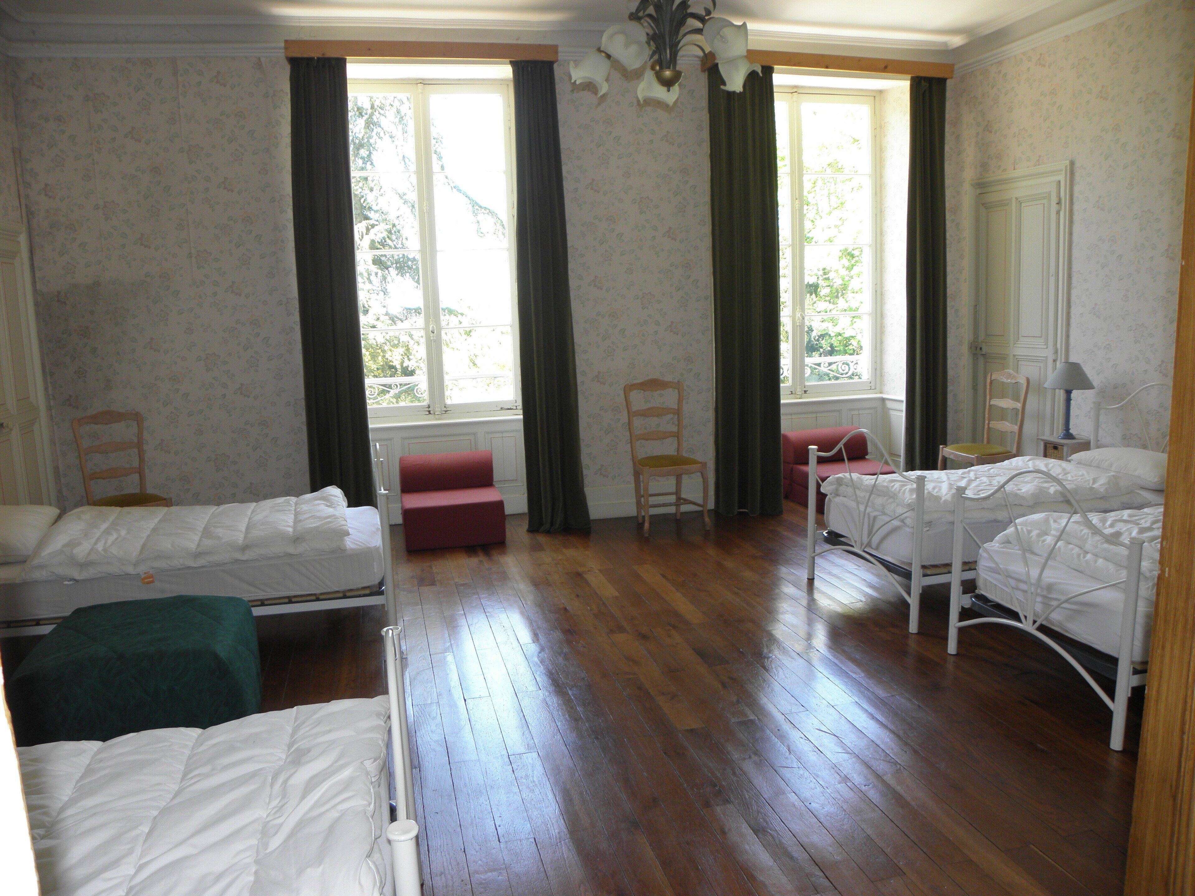 8 bedrooms, iron/ironing board, WiFi