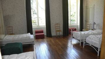 8 bedrooms, iron/ironing board, WiFi