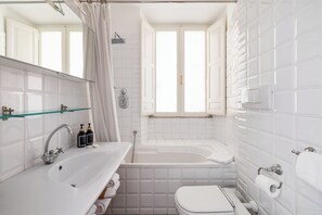 Hair dryer, bidet, towels, soap - Casa Imperiale, a Burghesius home (Roma)