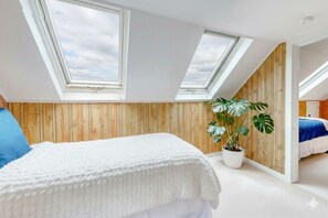 Desk, iron/ironing board, WiFi, bed sheets - Harbor View House | Walk to Water (Boothbay Harbor)