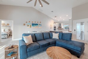 TV - ☀️Private Pool | Canal Front | Shella Close To The Beach☀️ (Fort Myers Beach)