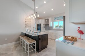 Fridge, microwave, oven, stovetop - ☀️Private Pool | Canal Front | Shella Close To The Beach☀️ (Fort Myers Beach)