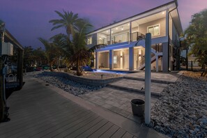 Exterior - ☀️Private Pool | Canal Front | Shella Close To The Beach☀️ (Fort Myers Beach)