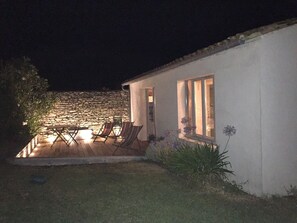 Terrace/patio - Architect-designed house with south-facing walled garden (Saint-Clément-des-Baleines)