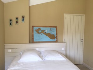 Iron/ironing board, free WiFi - Architect-designed house with south-facing walled garden (Saint-Clément-des-Baleines)