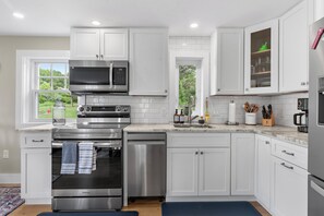Private kitchen - Historic Ice House Near Mystic (Stonington)