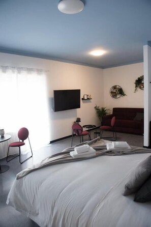 Phòng 4 dành cho gia đình, ban công, quang cảnh thành phố