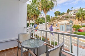 Outdoor dining - Apartment in 'N9' Hotel with Shared Pool, Wi-Fi, and Air Conditioning (Nerja)