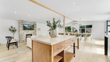 Chalet supérieur, vue sur la montagne | Intérieur