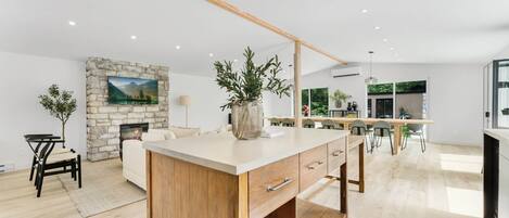 Chalé superior, vista para a montanha | Parte interna