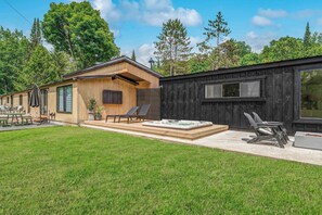 Terrace/patio - Rockway Motel  (Amherst)