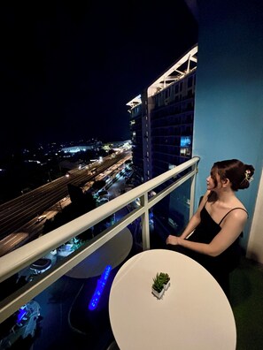 Property grounds - Cozy Condo Unit at Azure, Parañaque (Parañaque)